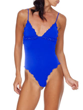 Carica l&#39;immagine nel visualizzatore di Gallery, Costume da bagno, collezione SS20.  Monokini Donna, dotato di imbottitura estraibile, in tessuto lycra blu arricciato sui bordi  Composizione: 86% Poliammide e 14% Elastan Lavaggio: Lavare a mano in acqua tiepida