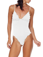 Carica l&#39;immagine nel visualizzatore di Gallery, Costume da bagno, collezione SS20. Monokini Donna, dotato di imbottitura estraibile, in tessuto lycra bianco arricciato sui bordi Composizione: 86% Poliammide e 14% Elastan Lavaggio: Lavare a mano in acqua tiepida